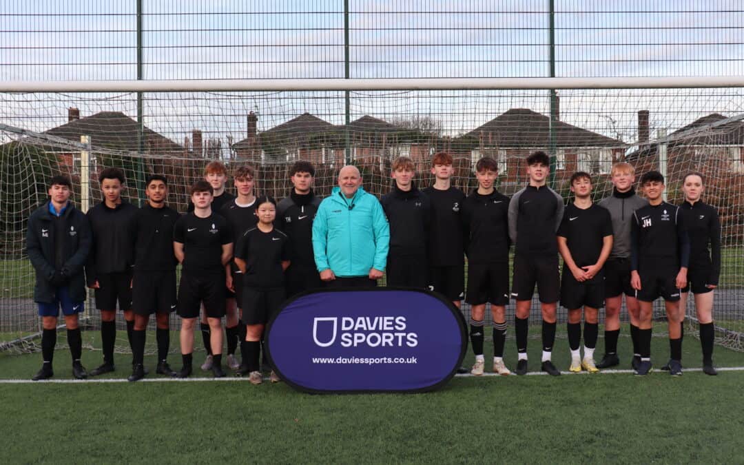 Image of former Manchester United Assistant Manager with Cheadle Hulme Sixth Form students.